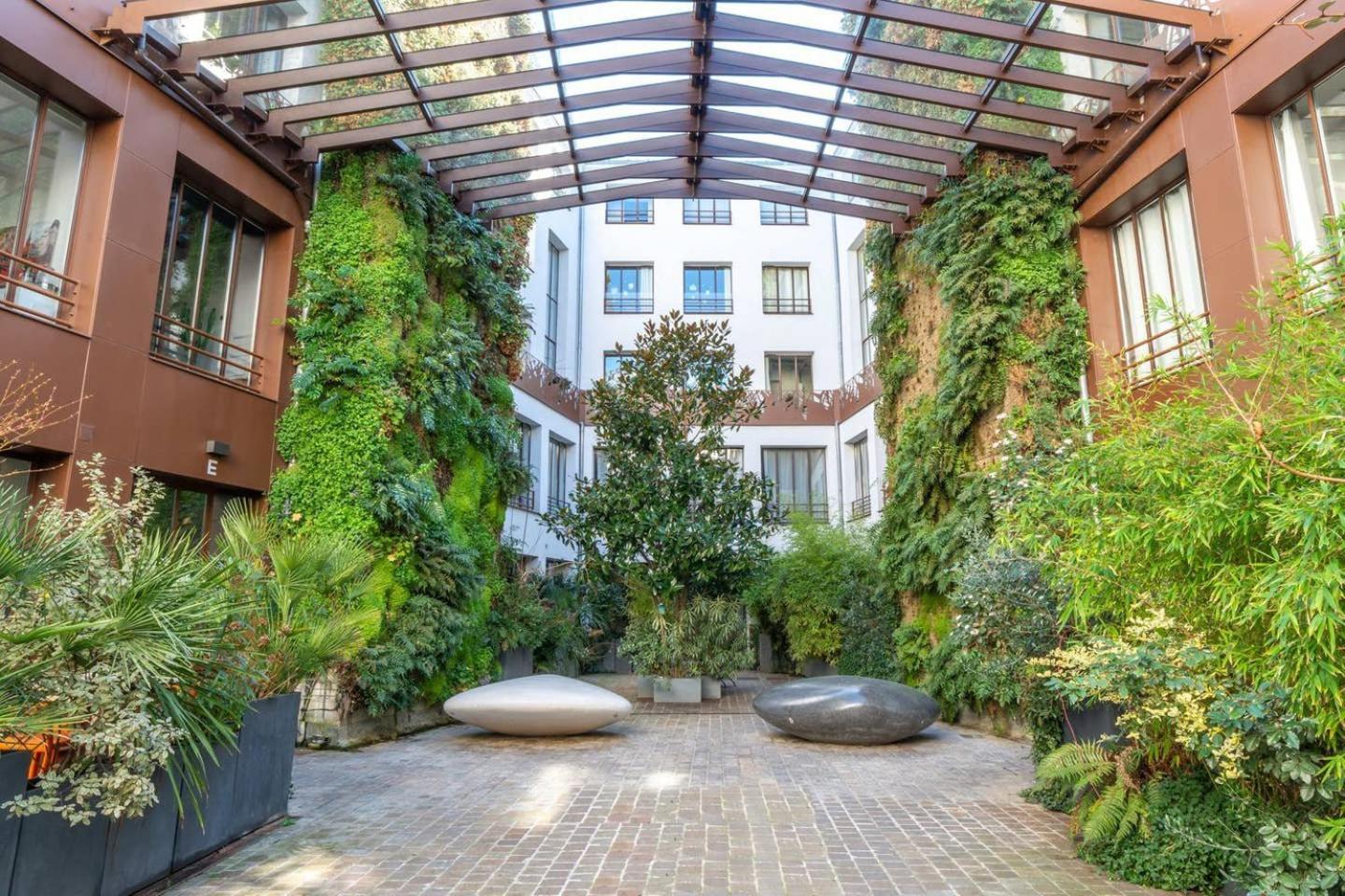 Guestready - Artist Loft With A Vertical Garden Paříž Exteriér fotografie